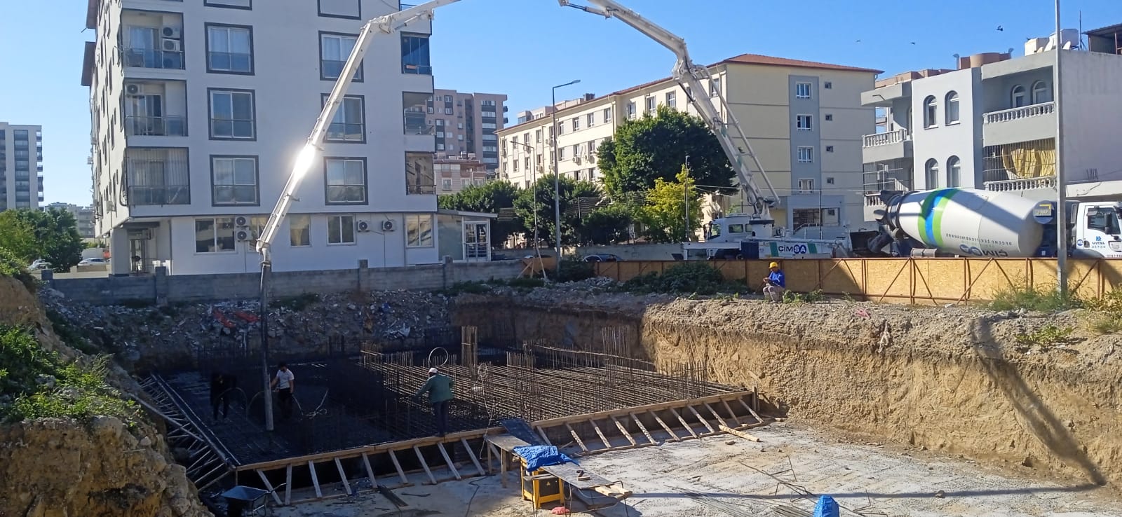 Mustafa Kemal Mahallesi Harbiş Sitesi B Blok Temel Beton Dökümü – Germba İnşaat Yerinde Dönüşüm Projesi